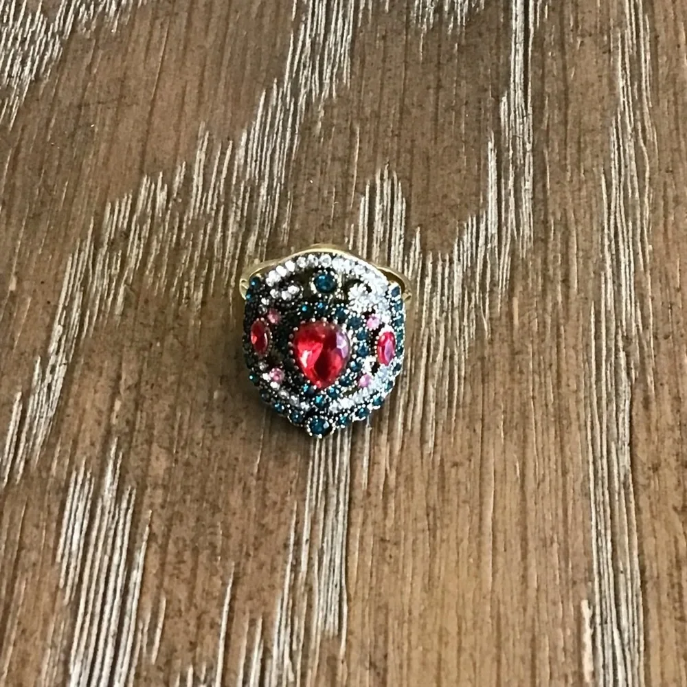 NWOT Exquisite Vintage Inspired Faux Ruby Rhinestone Cocktail Statement Ring